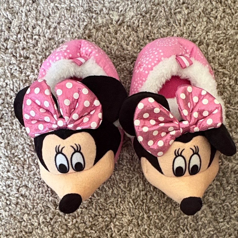 Disney Minnie Mouse Fuzzy Pink Slippers